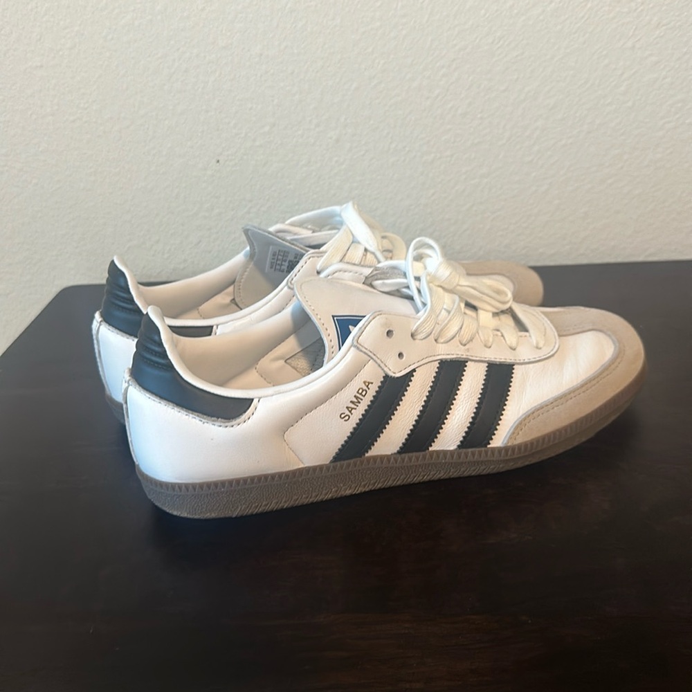 Adidas Women’s original samba white size 8.5
